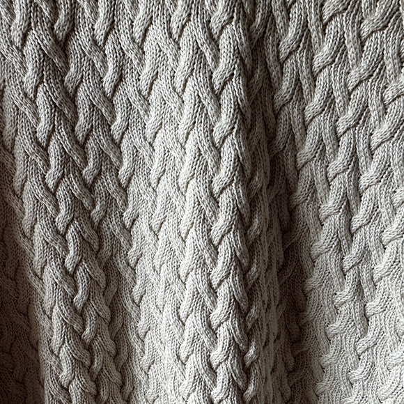 Tuttle Silk Blend Cable Knit V-Neck Sweater Size L - Picture 4 of 8